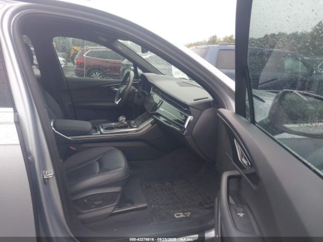 2020 AUDI Q7 WA1LXAF71LD008604 Photo 4