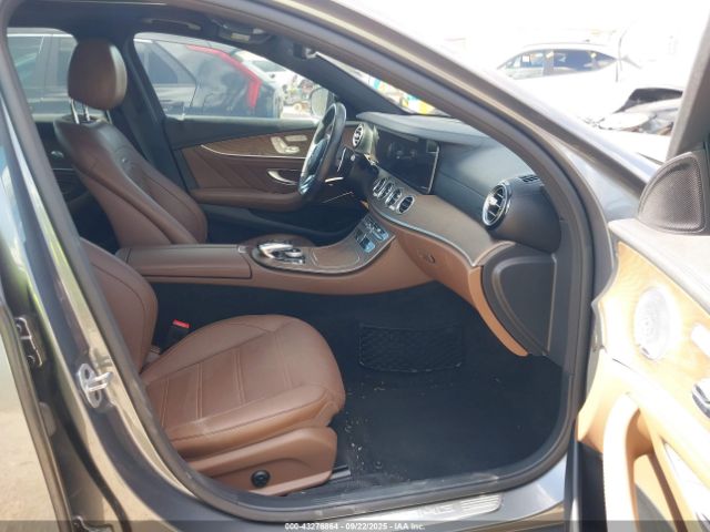 2019 MERCEDES-BENZ AMG E 53 WDDZF6BB4KA566138 Photo 4