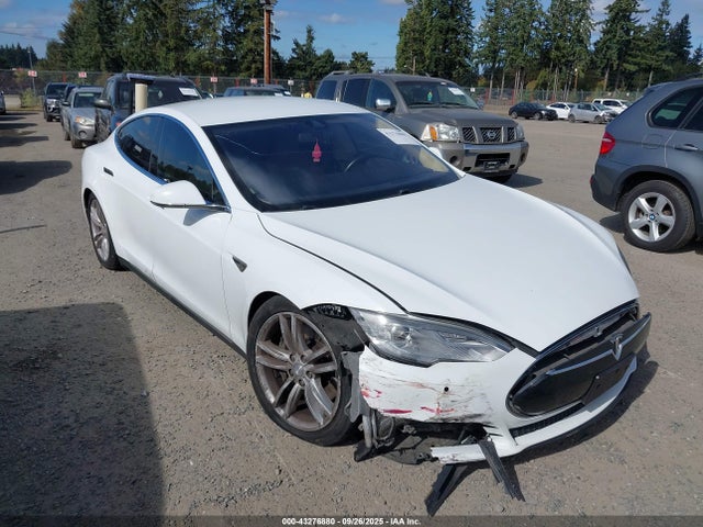 2014 TESLA MODEL S 5YJSA1H1XEFP53679 Photo 0