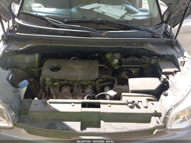 KNDJN2A2XJ7606576 KIA g