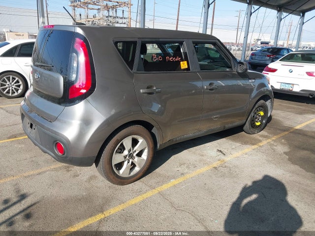 KNDJN2A2XJ7606576 KIA g