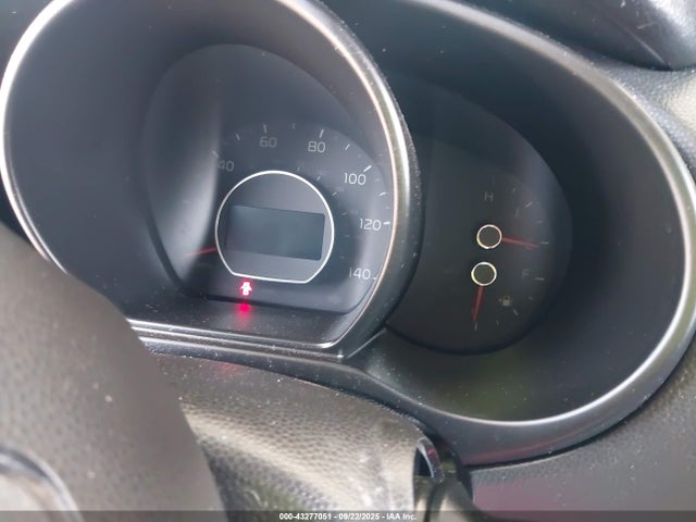 KNDJN2A2XJ7606576 KIA g