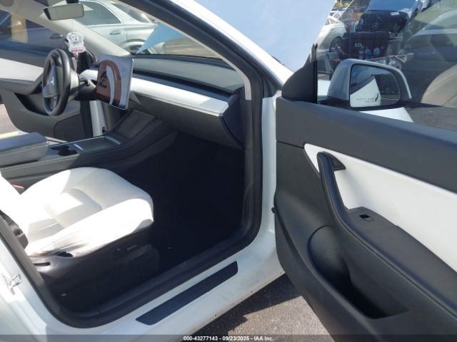 2021 TESLA MODEL Y 5YJYGDEE4MF252819 Photo 4