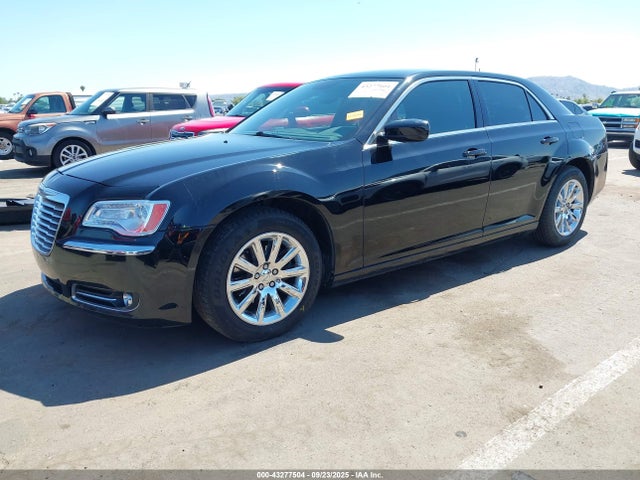 2013 Chrysler 300 Motown მანქანა იყიდება აუქციონზე, vin: 2C3CCAAG9DH588654, აუქციონის ნომერი: 43277504