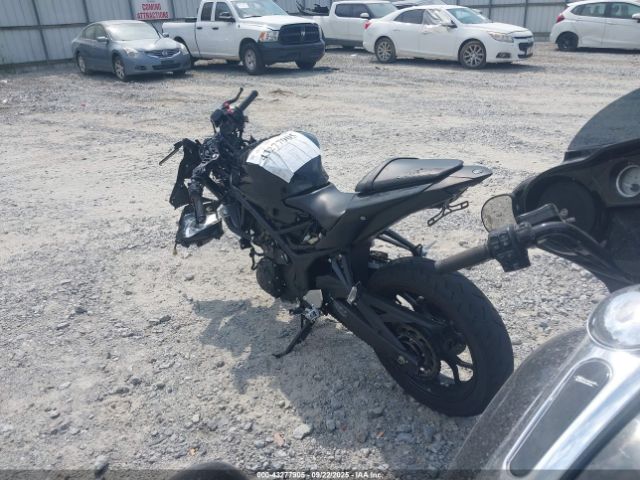 2021 YAMAHA YZFR3 MH3RH18Y7MK008009 Photo 2