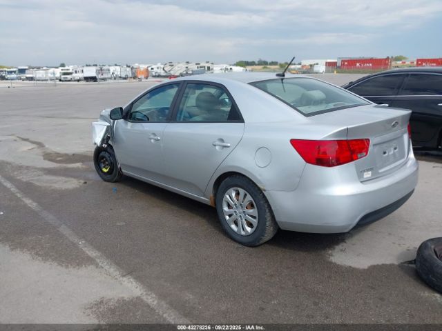2013 KIA FORTE KNAFU4A22D5735218 Photo 2