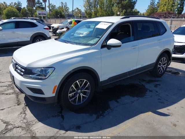 Volkswagen Tiguan 2021 3VV1B7AX8MM098010 Image 2