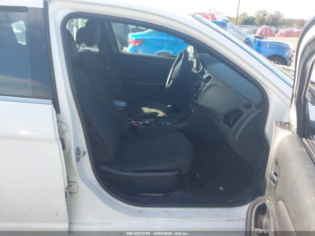 2014 CHRYSLER 200 1C3CCBAB5EN231393 Photo 4