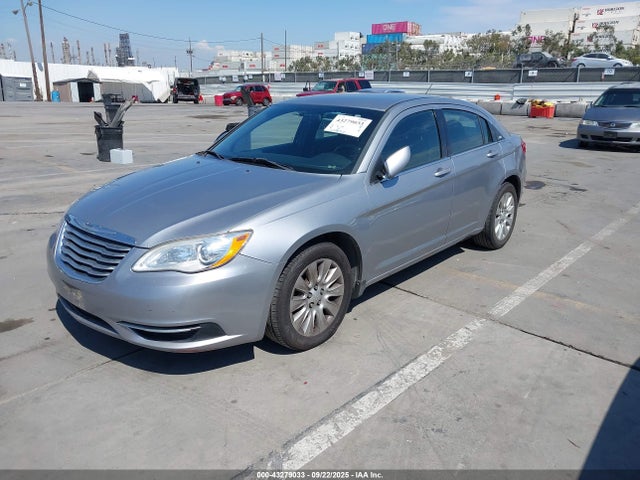 Chrysler 200 LX 2014 1C3CCBAB0EN212024 Image 2