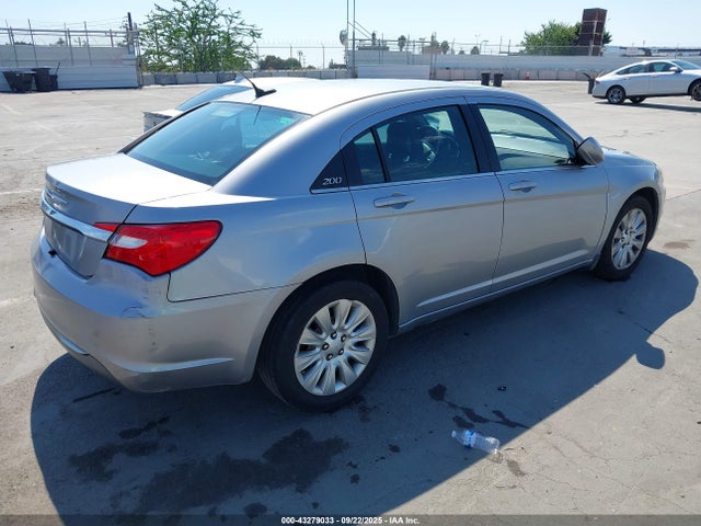 Chrysler 200 LX 2014 1C3CCBAB0EN212024 Image 4