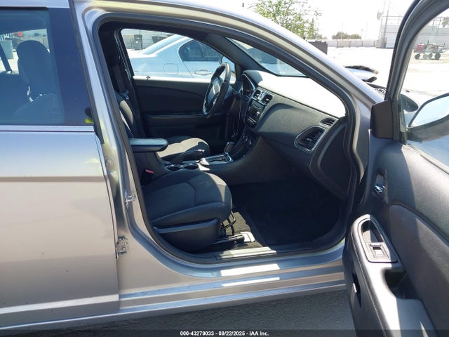Chrysler 200 LX 2014 1C3CCBAB0EN212024 Image 5