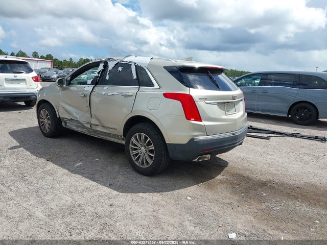 2017 CADILLAC XT5 1GYKNBRS6HZ135818 Photo 2