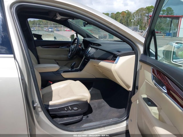 2017 CADILLAC XT5 1GYKNBRS6HZ135818 Photo 4