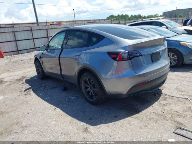 2024 TESLA MODEL Y 7SAYGDED1RA327121 Photo 2