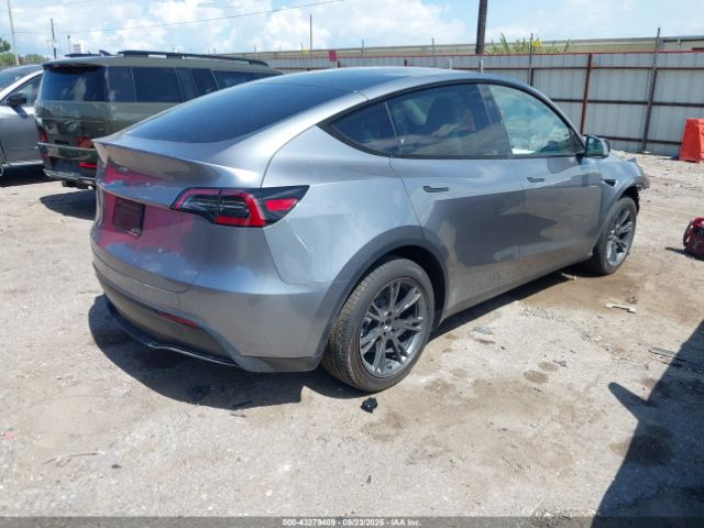 2024 TESLA MODEL Y 7SAYGDED1RA327121 Photo 3