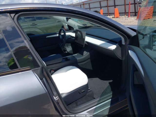 2024 TESLA MODEL Y 7SAYGDED1RA327121 Photo 4