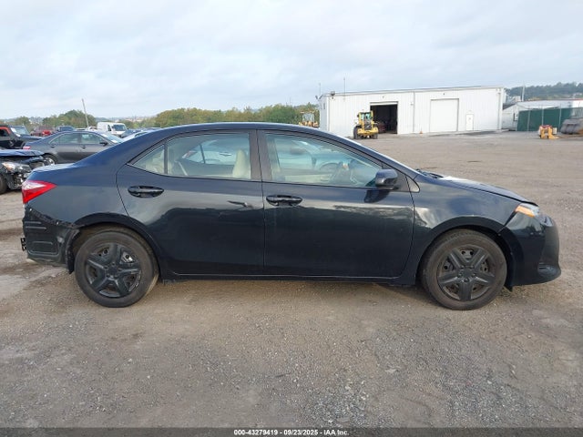 Toyota COROLLA LE 2018 5YFBURHE6JP848229 Image 13