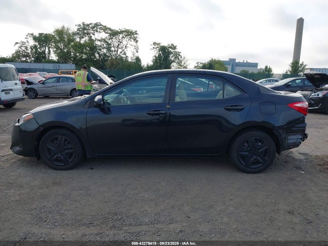 Toyota COROLLA LE 2018 5YFBURHE6JP848229 Image 14