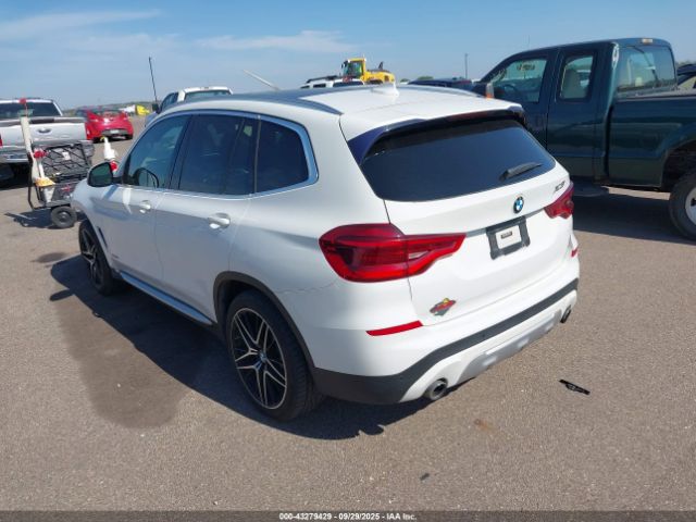 2018 BMW X3 5UXTR9C52JLD60645 Photo 2