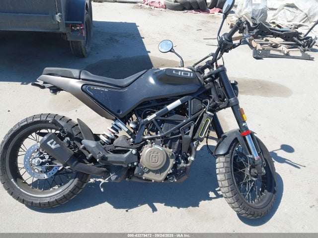 Aukcja sprzedaży 2023 Husqvarna Vitpilen 401/svartpilen 401, vin: MD2JUJ402PC225807, numer aukcji: 43279472