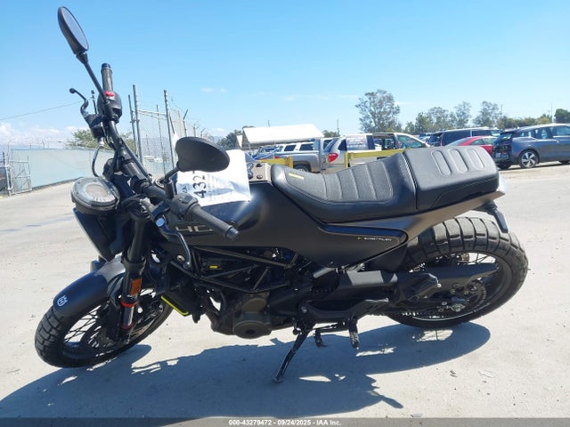 Aukcja sprzedaży 2023 Husqvarna Vitpilen 401/svartpilen 401, vin: MD2JUJ402PC225807, numer aukcji: 43279472
