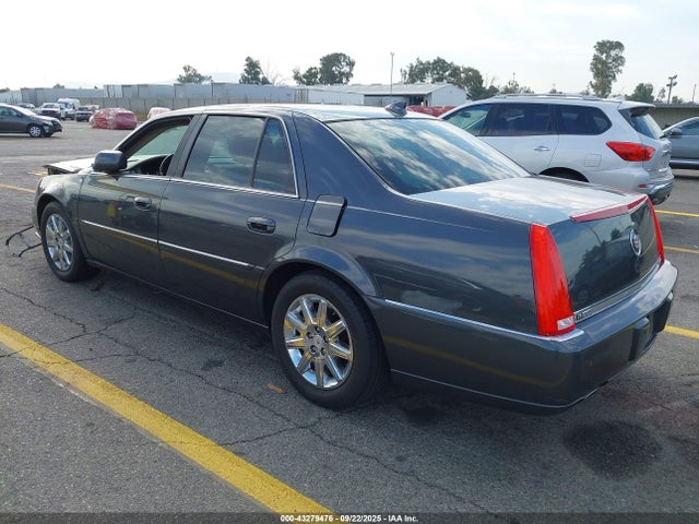 2011 CADILLAC DTS 1G6KH5E63BU107425 Photo 2