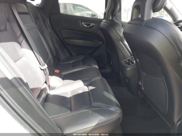 2018 VOLVO XC60 YV4A22RL7J1032833 Photo 7