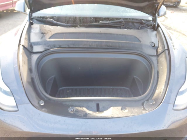 2021 TESLA MODEL Y 5YJYGDEE2MF249823 Photo 9