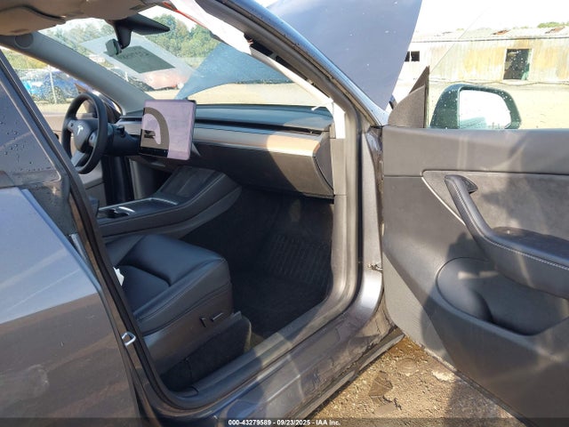 2021 TESLA MODEL Y 5YJYGDEE2MF249823 Photo 4