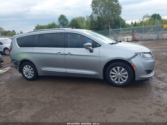 Продаж на аукціоні авто 2019 Chrysler Pacifica Touring L, vin: 2C4RC1BG4KR537347, номер лоту: 43279829