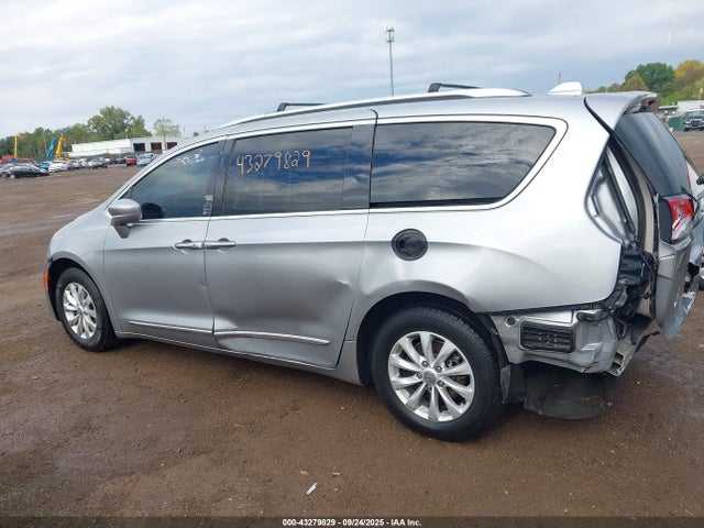 Продаж на аукціоні авто 2019 Chrysler Pacifica Touring L, vin: 2C4RC1BG4KR537347, номер лоту: 43279829