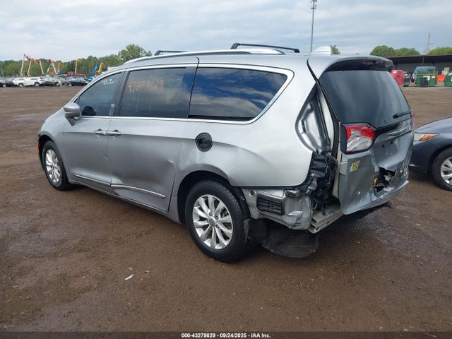 Продаж на аукціоні авто 2019 Chrysler Pacifica Touring L, vin: 2C4RC1BG4KR537347, номер лоту: 43279829