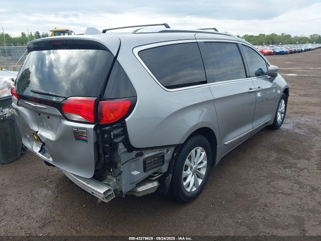 Продаж на аукціоні авто 2019 Chrysler Pacifica Touring L, vin: 2C4RC1BG4KR537347, номер лоту: 43279829