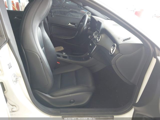 2014 MERCEDES-BENZ CLA 250 WDDSJ4EB7EN108025 Photo 4