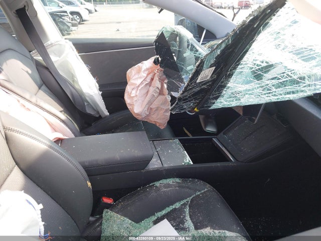 2025 TESLA MODEL 3 5YJ3E1EA1SF882970 Photo 4