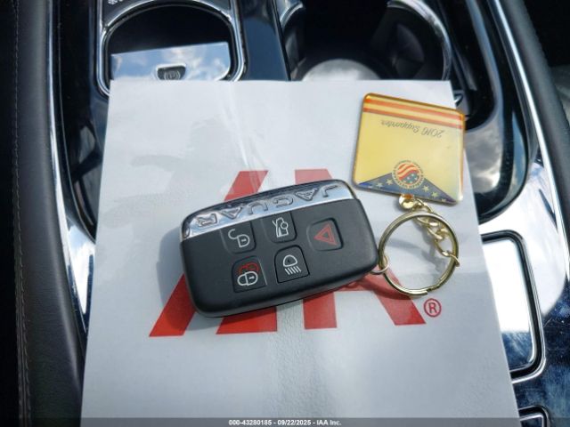 2017 JAGUAR XJ SAJWJ2GD4H8W04869 Photo 10