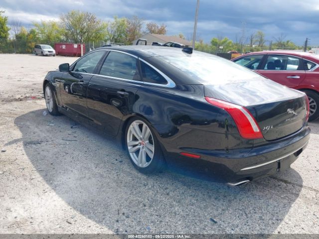 2017 JAGUAR XJ SAJWJ2GD4H8W04869 Photo 2