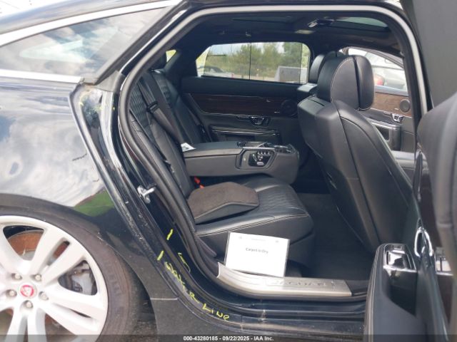 2017 JAGUAR XJ SAJWJ2GD4H8W04869 Photo 7