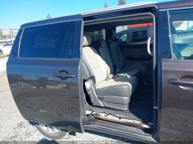 KNDMC5C1XJ6372650 KIA 2018
