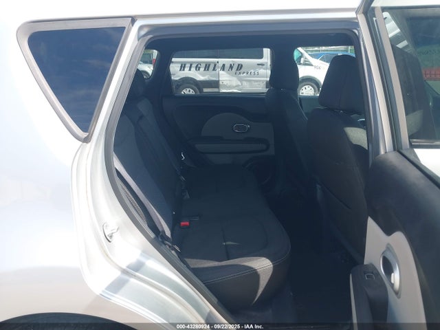 KIA g 2018 KNDJP3A50J7512409 Image 8