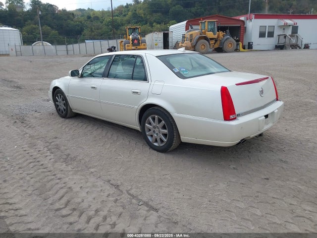 2010 CADILLAC DTS 1G6KH5EY9AU111737 Photo 2