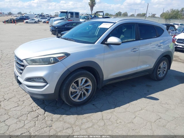 Hyundai 2016 2016 KM8J33A43GU201243 Image 2