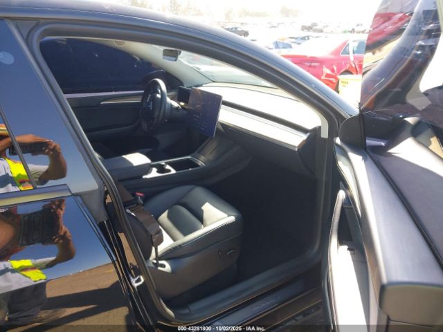 2023 TESLA MODEL Y 7SAYGDEE9PF741062 Photo 4