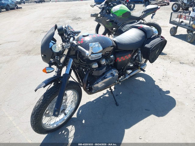 Triumph Motorcycle Thruxton 2014 SMT920K18ET655599 Image 2