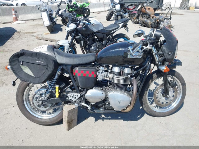 Triumph Motorcycle Thruxton 2014 SMT920K18ET655599 Image 12