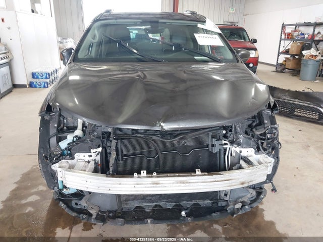 43281864 :رقم المزاد ، 2C4RC1EG1JR130256 vin ، 2018 Chrysler Pacifica Touring L Plus مزاد بيع