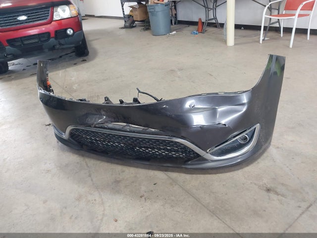 43281864 :رقم المزاد ، 2C4RC1EG1JR130256 vin ، 2018 Chrysler Pacifica Touring L Plus مزاد بيع