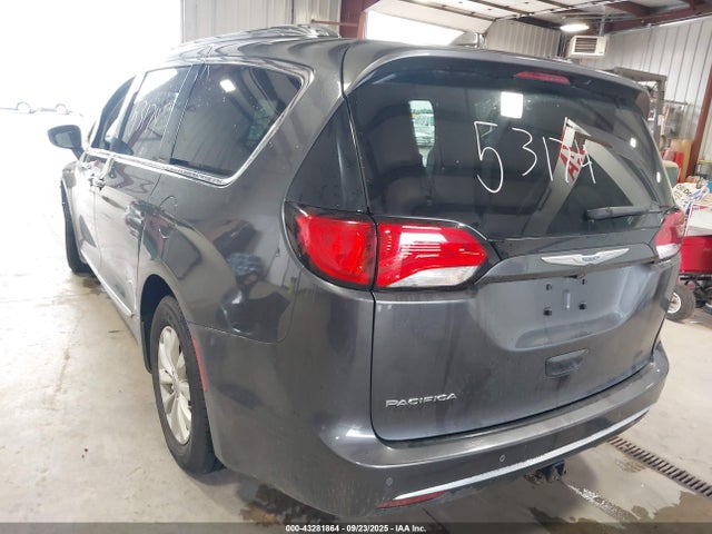 43281864 :رقم المزاد ، 2C4RC1EG1JR130256 vin ، 2018 Chrysler Pacifica Touring L Plus مزاد بيع