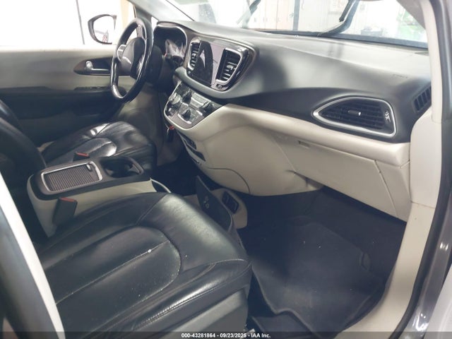 43281864 :رقم المزاد ، 2C4RC1EG1JR130256 vin ، 2018 Chrysler Pacifica Touring L Plus مزاد بيع