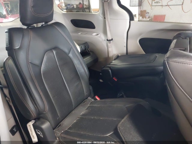 43281864 :رقم المزاد ، 2C4RC1EG1JR130256 vin ، 2018 Chrysler Pacifica Touring L Plus مزاد بيع